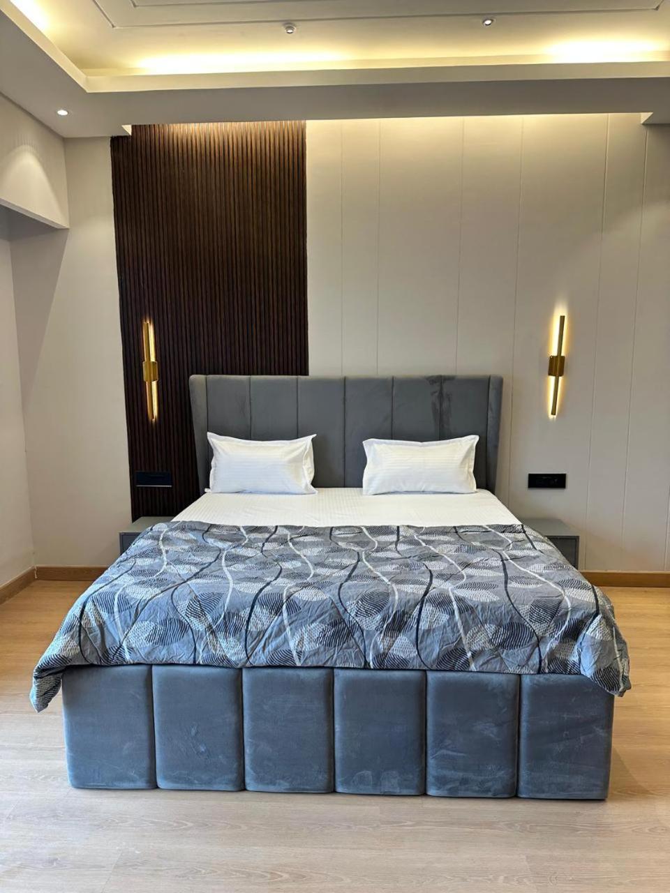 الشقق الفندقية غازي أبادفي  Urban Abodes المظهر الخارجي الصورة